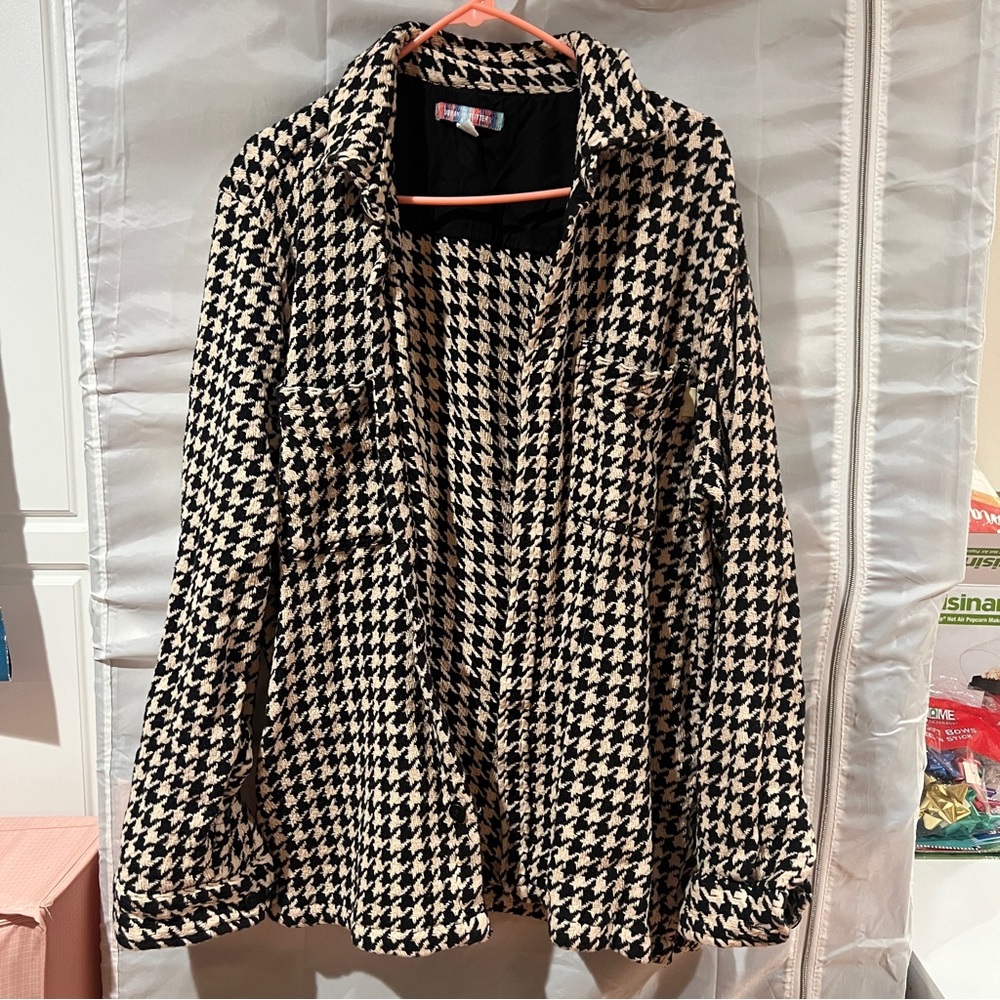 Urban Outfitters Houndstooth Plaid Button Down (M)